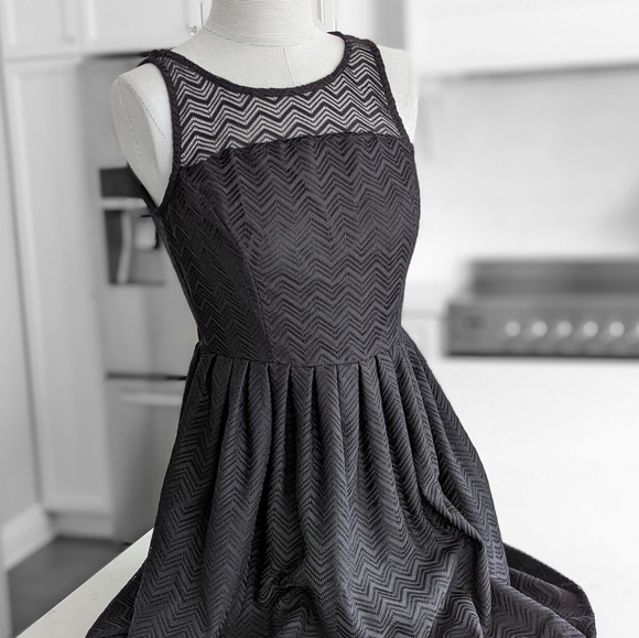 Gorgeous little black dress, Dynamite, size Small - Picture 1 of 6